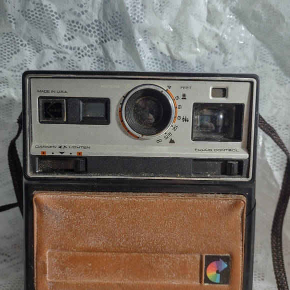 Vintage 1978-1980 Kodak Colorburst 100 Instant Camera Adjustable Focus UNTESTED - Picture 2 of 4